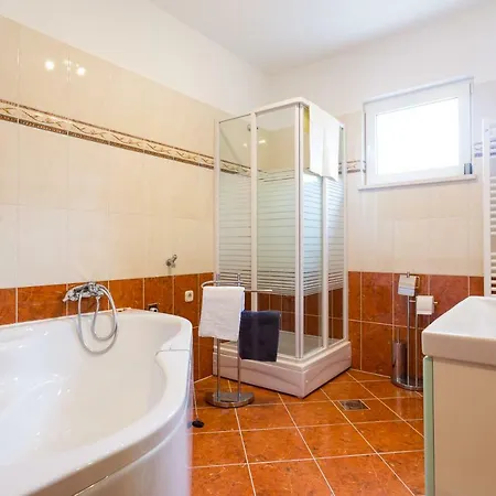 Studio Cerovsek Apartment Podstrana